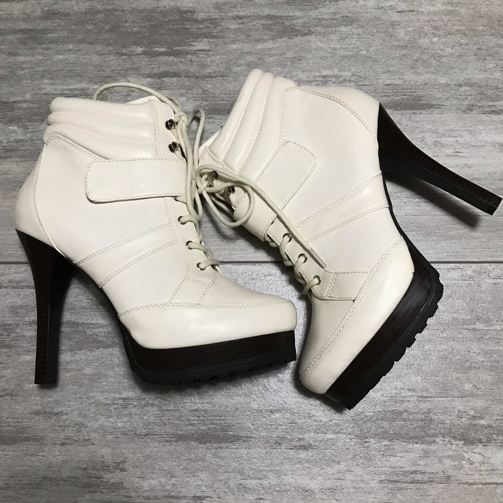 Flash Sale!!! Sz 10 JLo lace-up pumps